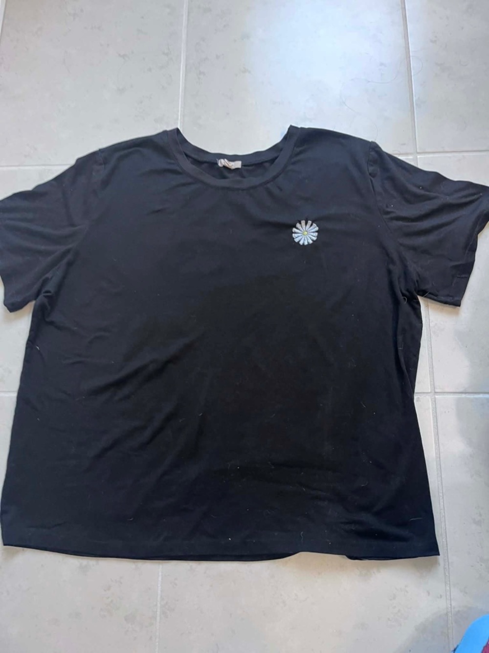 Black Daisy-Embroidered Crew Neck T-Shirt
